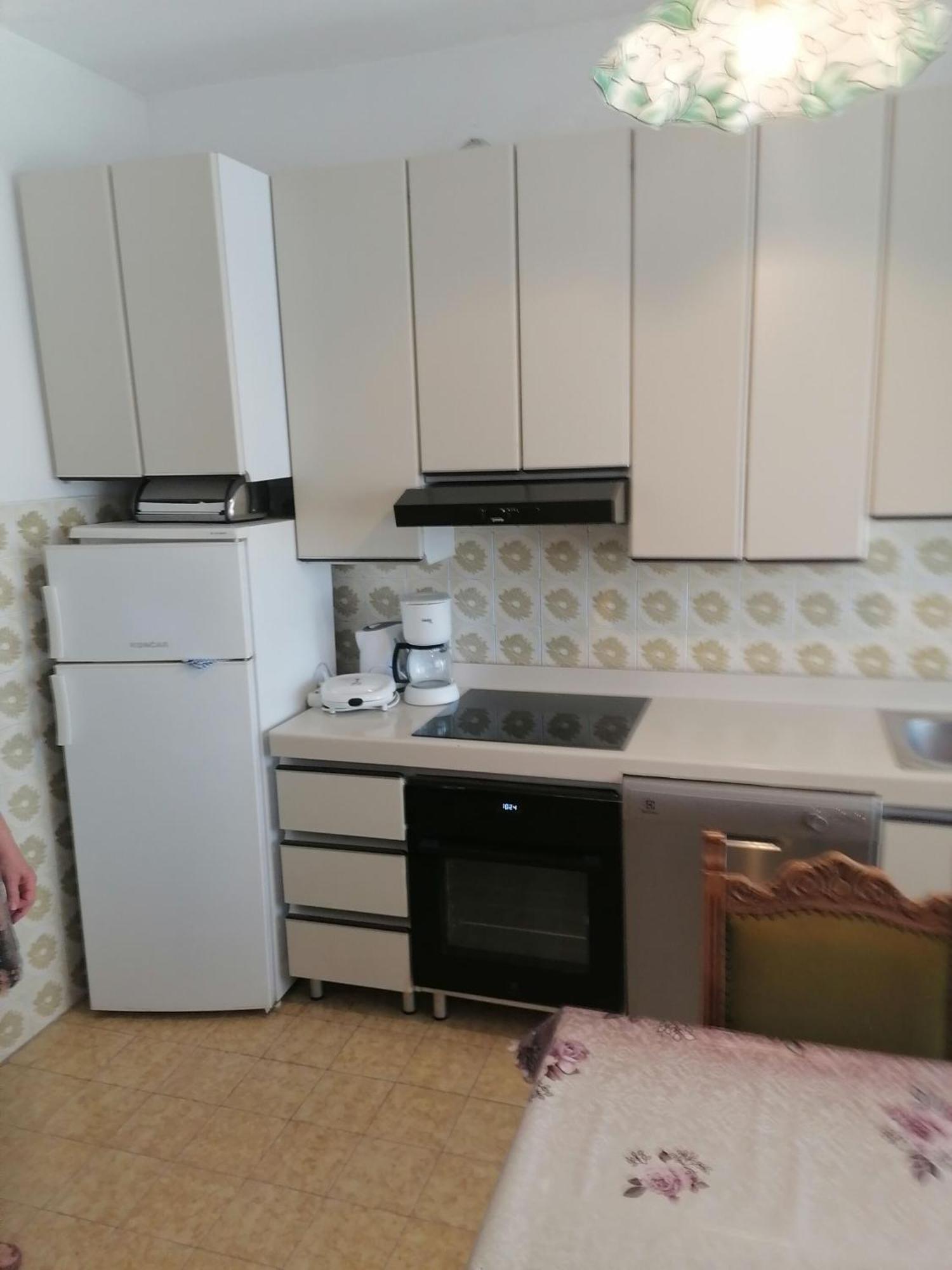 Apartment Gorda Kastela Bagian luar foto